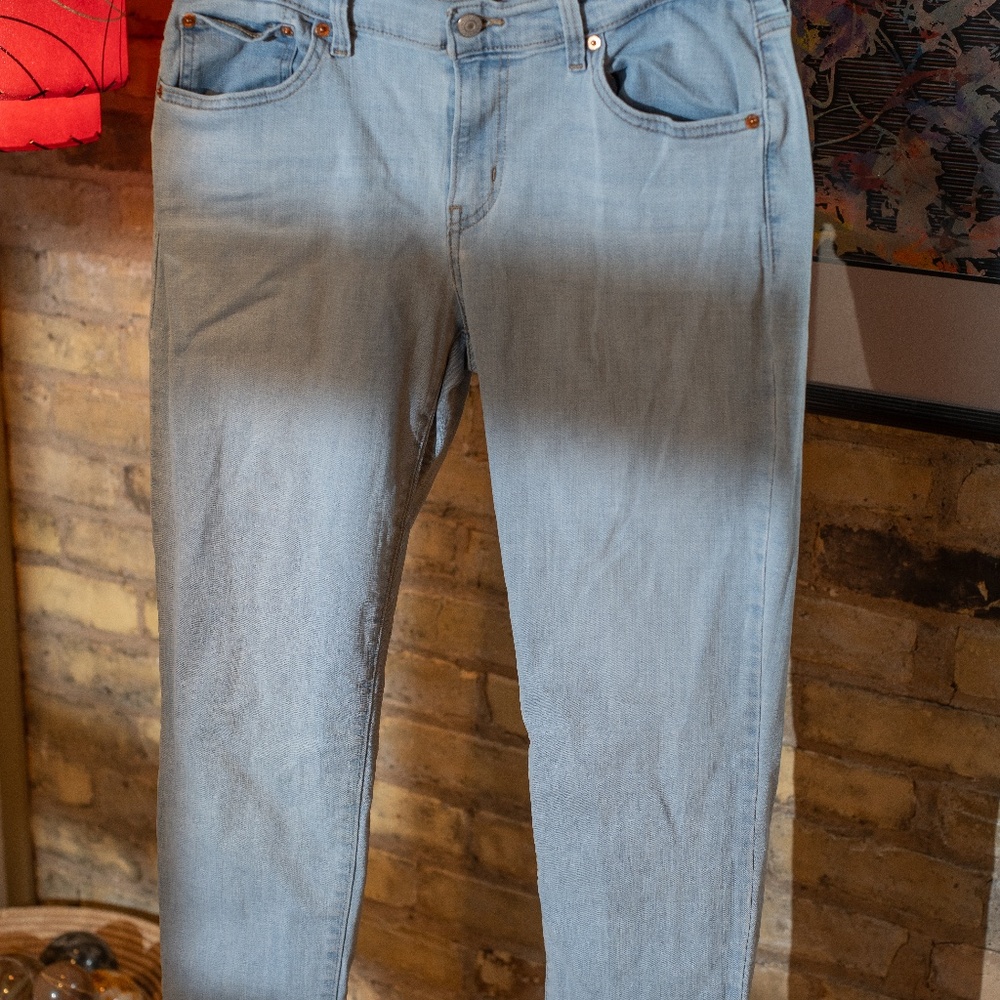 Super Comfy Light Wash Relaxed Fit Levi's Boyfriend Jeans 31" Waist